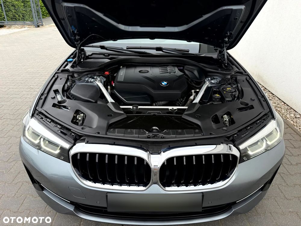 BMW Seria 5 520i Sport-Aut - 27