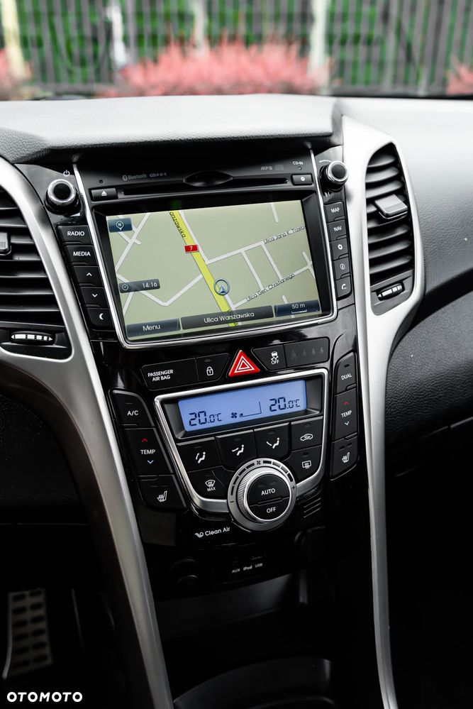 Hyundai i30 blue Kombi 1.6 GDi YES Silver - 36