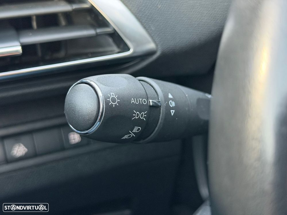 Peugeot 3008 1.6 Hybrid Allure e-EAT8 - 32