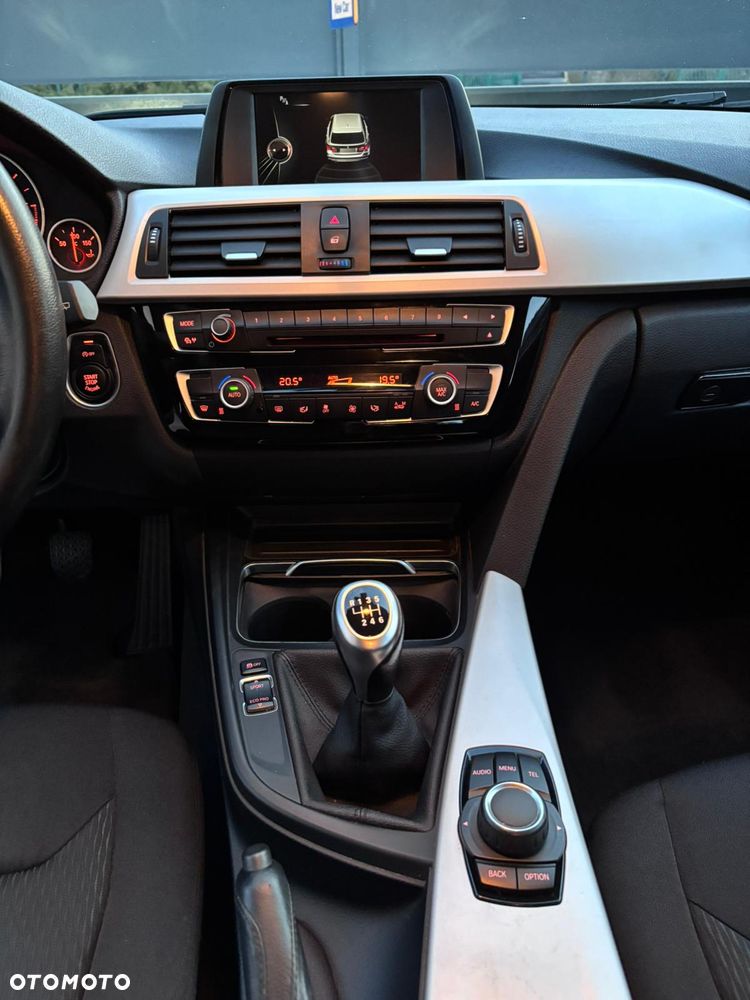 BMW Seria 3 318d - 23