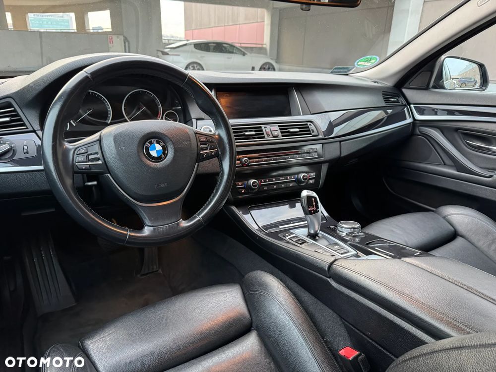 BMW Seria 5 525d xDrive - 6