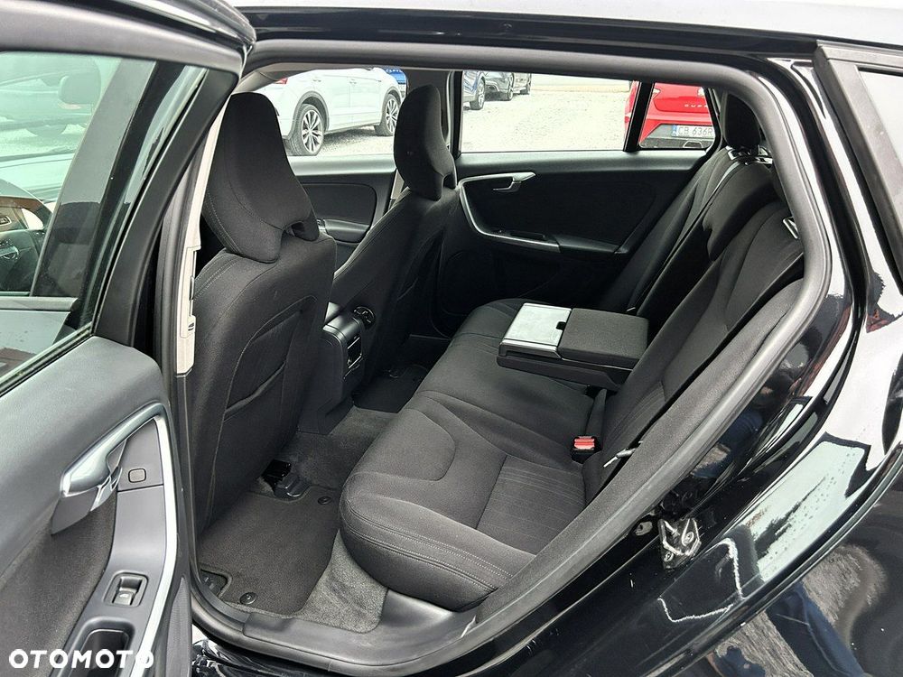 Volvo V60 D2 Momentum - 26