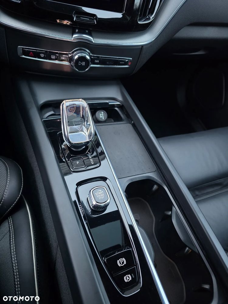 Volvo XC 60 B4 D AWD Ultimate Bright - 25