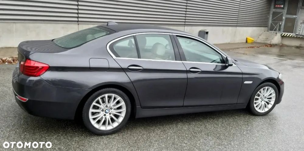 BMW Seria 5 528i xDrive - 4