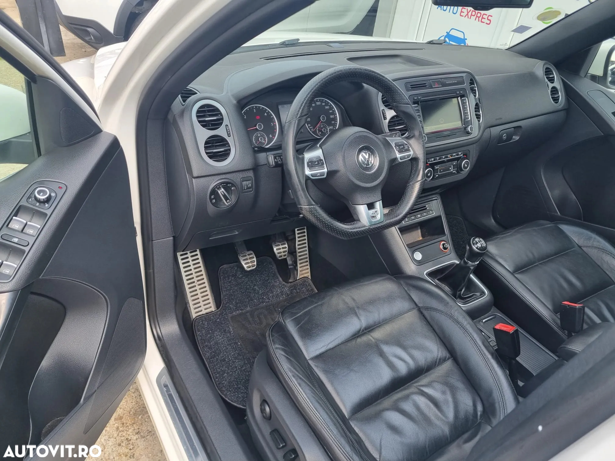 Volkswagen Tiguan 2.0 TDI DPF BlueMotion Technology Exclusive - 17