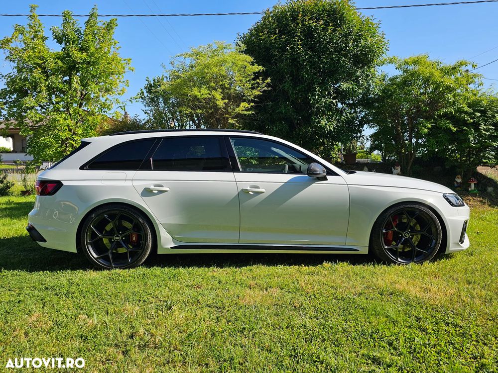Audi RS4 Avant - 13