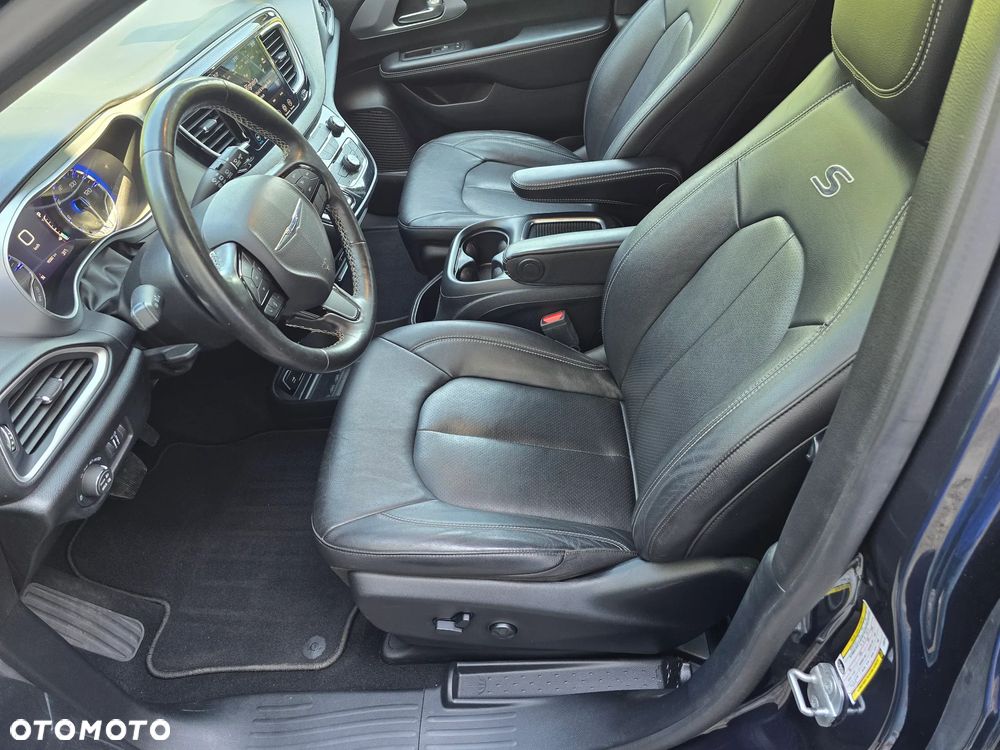 Chrysler Pacifica - 27