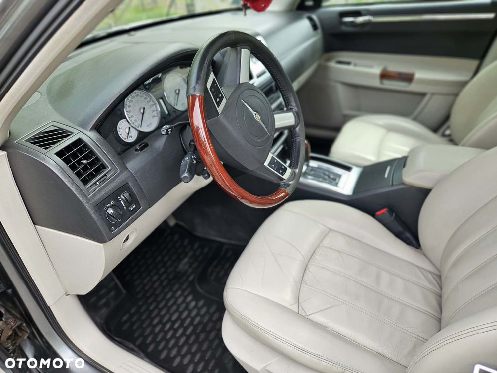 Chrysler 300C - 21