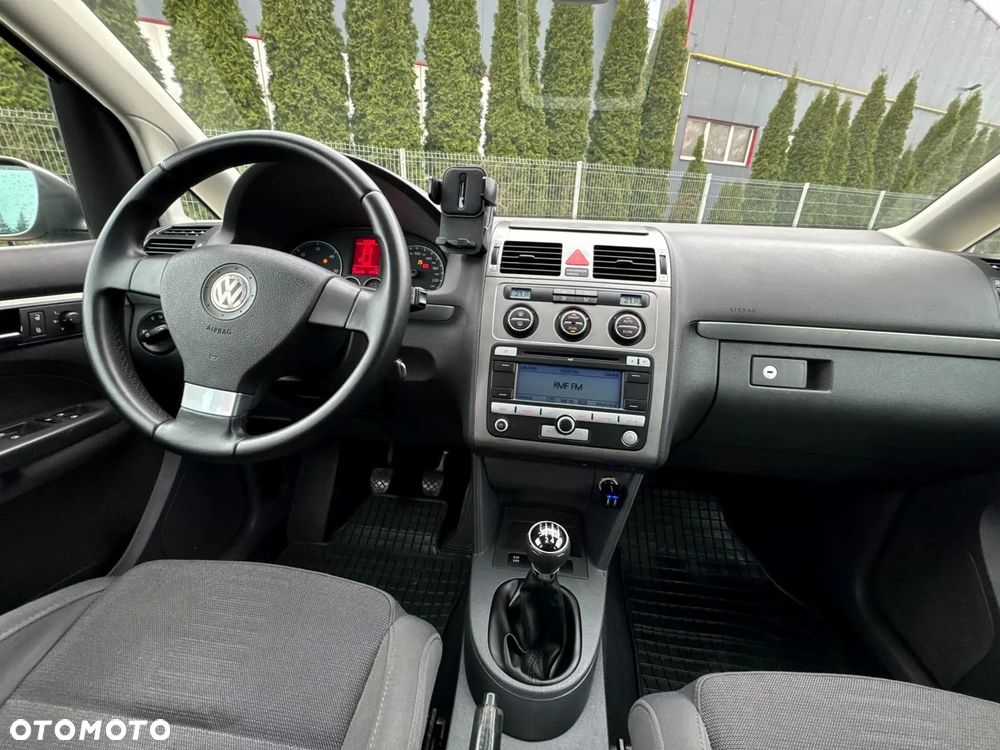 Volkswagen Touran 2.0 TDI Highline - 16