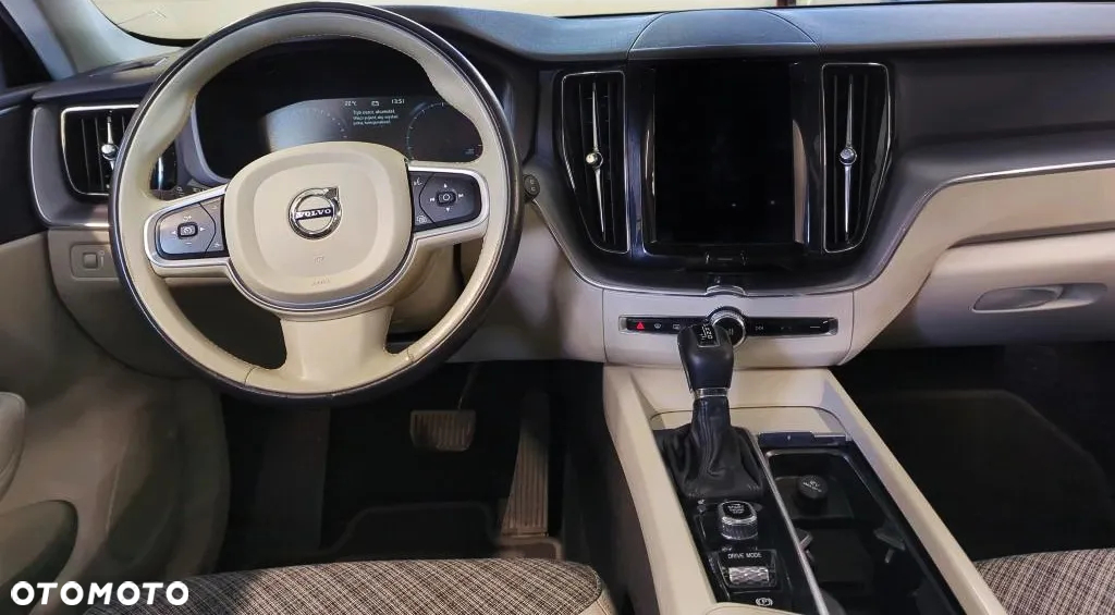 Volvo XC 60 T5 Momentum Pro - 6