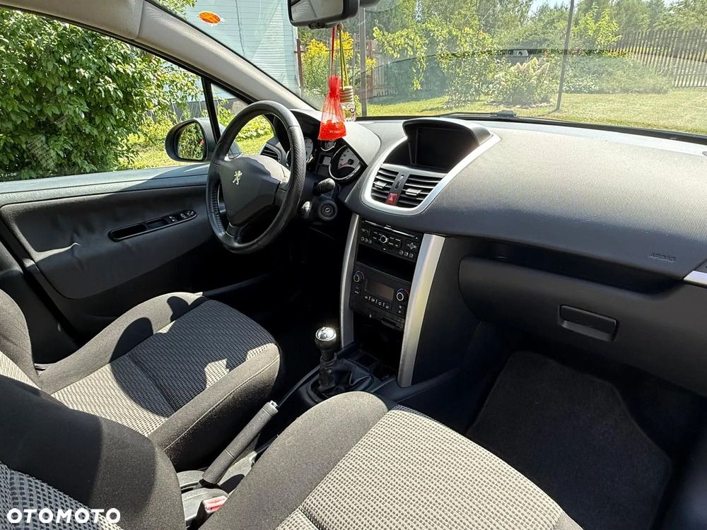 Peugeot 207 - 13