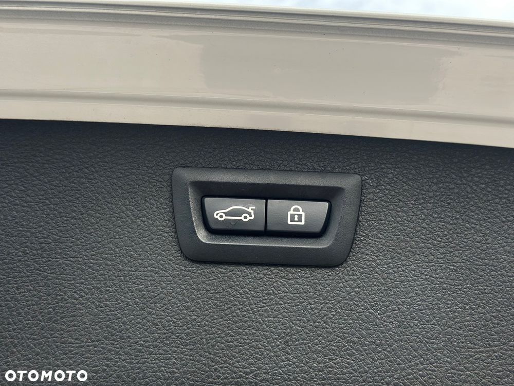 BMW Seria 3 328i Sport Line - 18