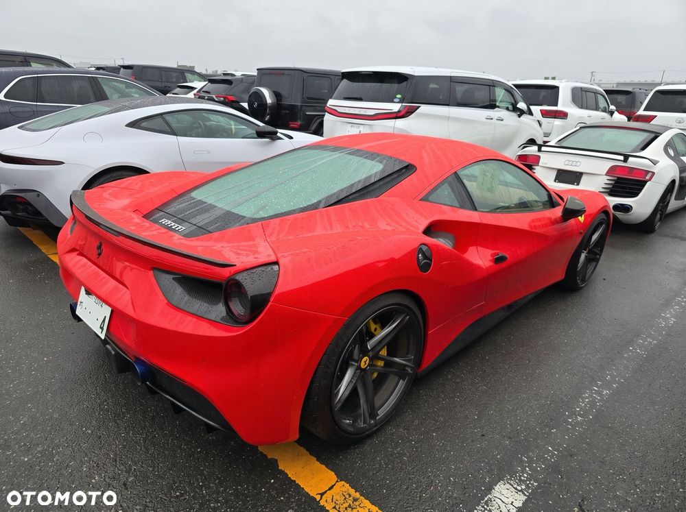 Ferrari 488 - 8