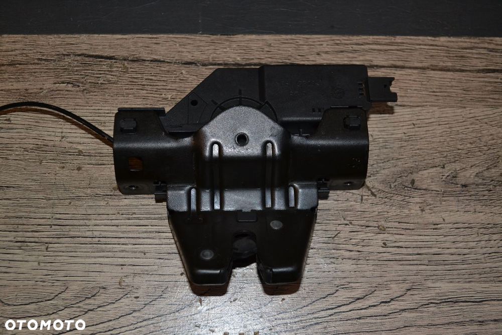 BMW E60 E81 E87 E85 E86 E90 ORYGINALNY ZAMEK KLAPY BAGAZNIKA 8196401 - 1