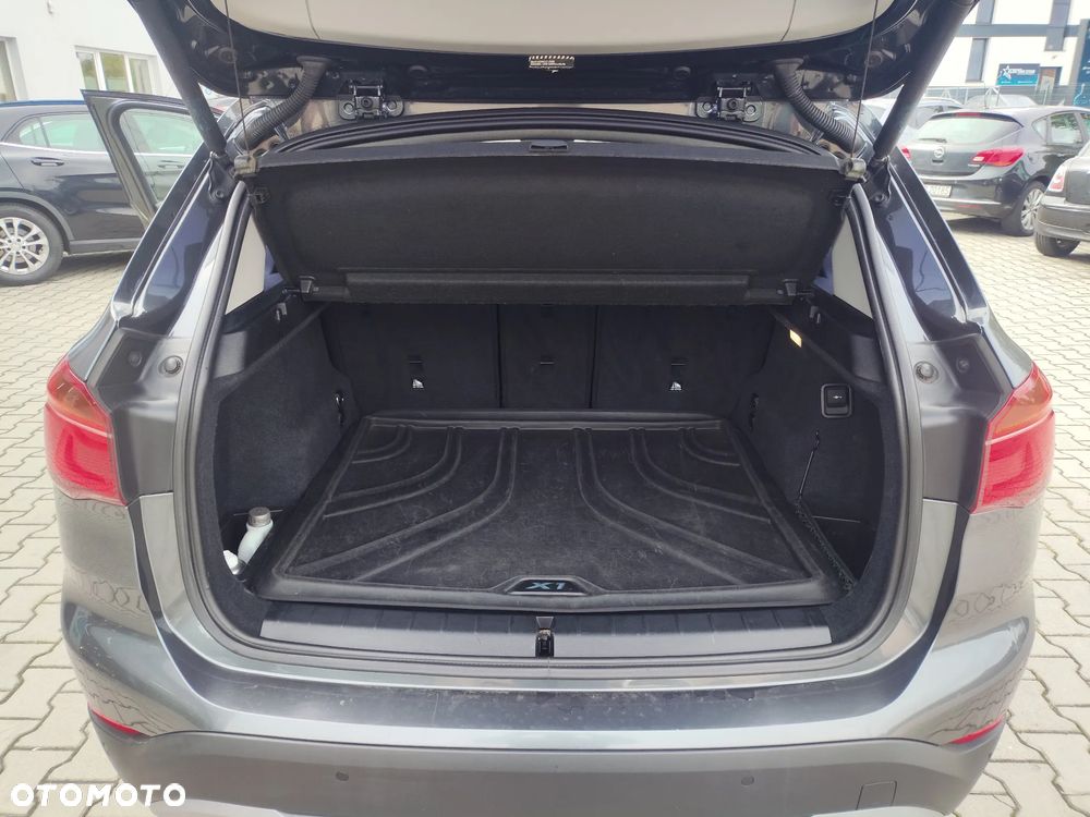 BMW X1 xDrive18d - 8