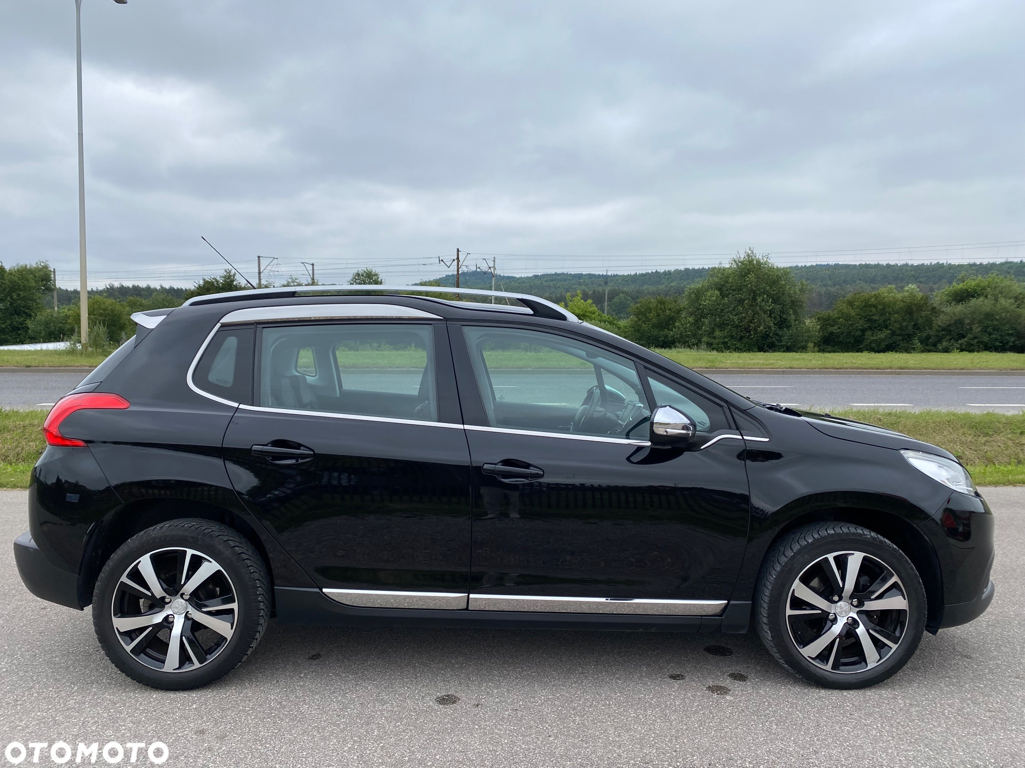 Peugeot 2008 1.6 e-HDi Allure S&S - 11