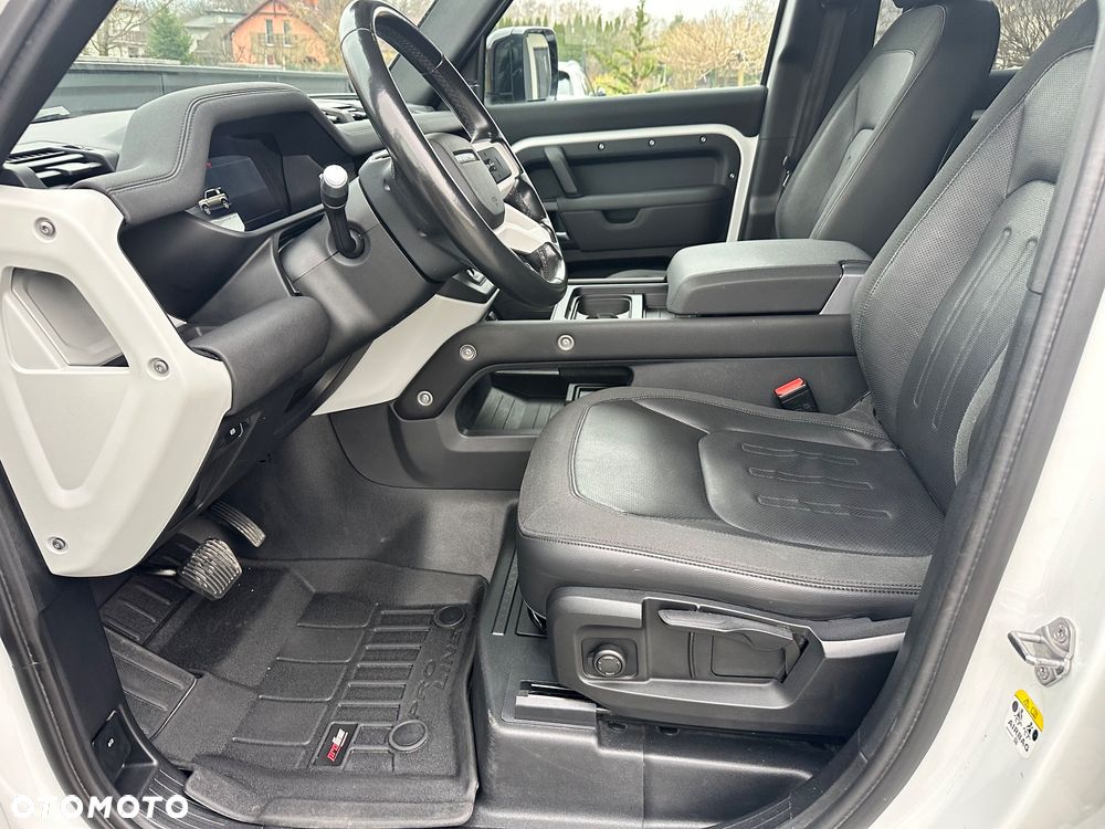 Land Rover Defender 110 D240 S - 37