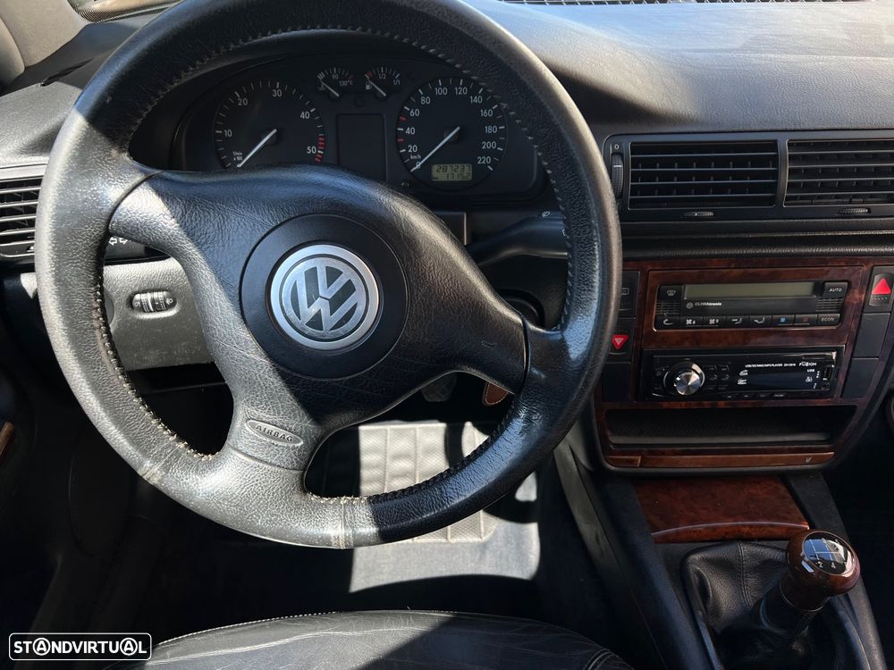 VW Passat 1.9 TDi Confortline - 13