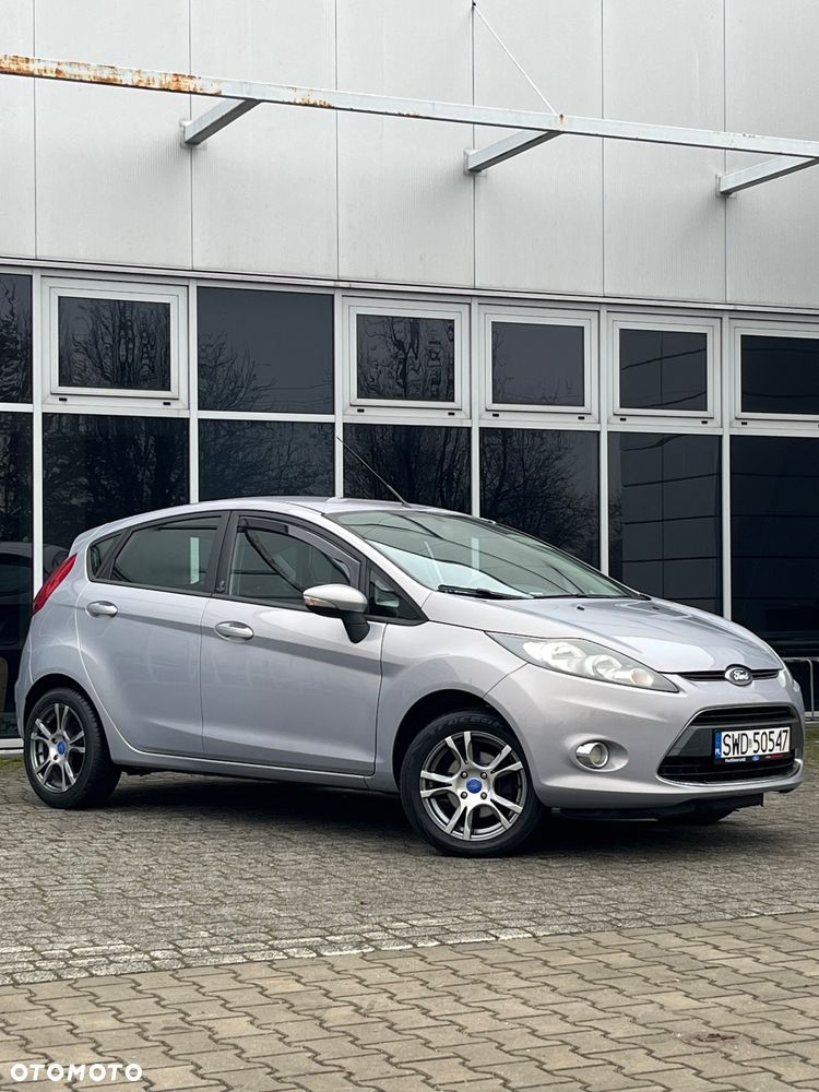 Ford Fiesta 1.4 Autom Champions Edition - 16