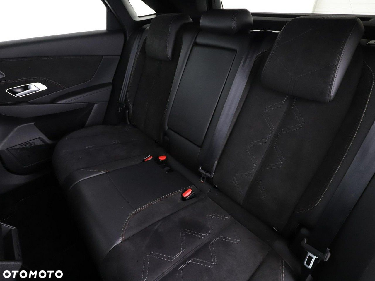 DS Automobiles DS 7 Crossback 1.6 PureTech Performance Line + - 17