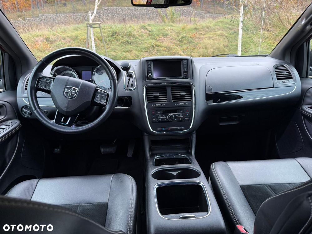 Dodge Grand Caravan 3.6 R/T - 8