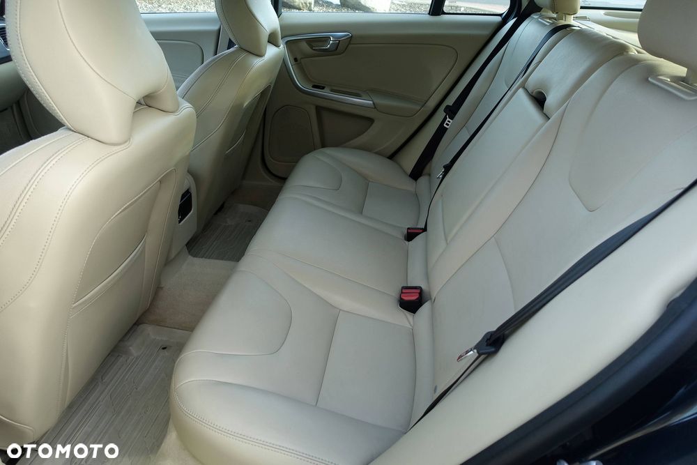 Volvo V60 Cross Country D4 Geartronic Summum - 15