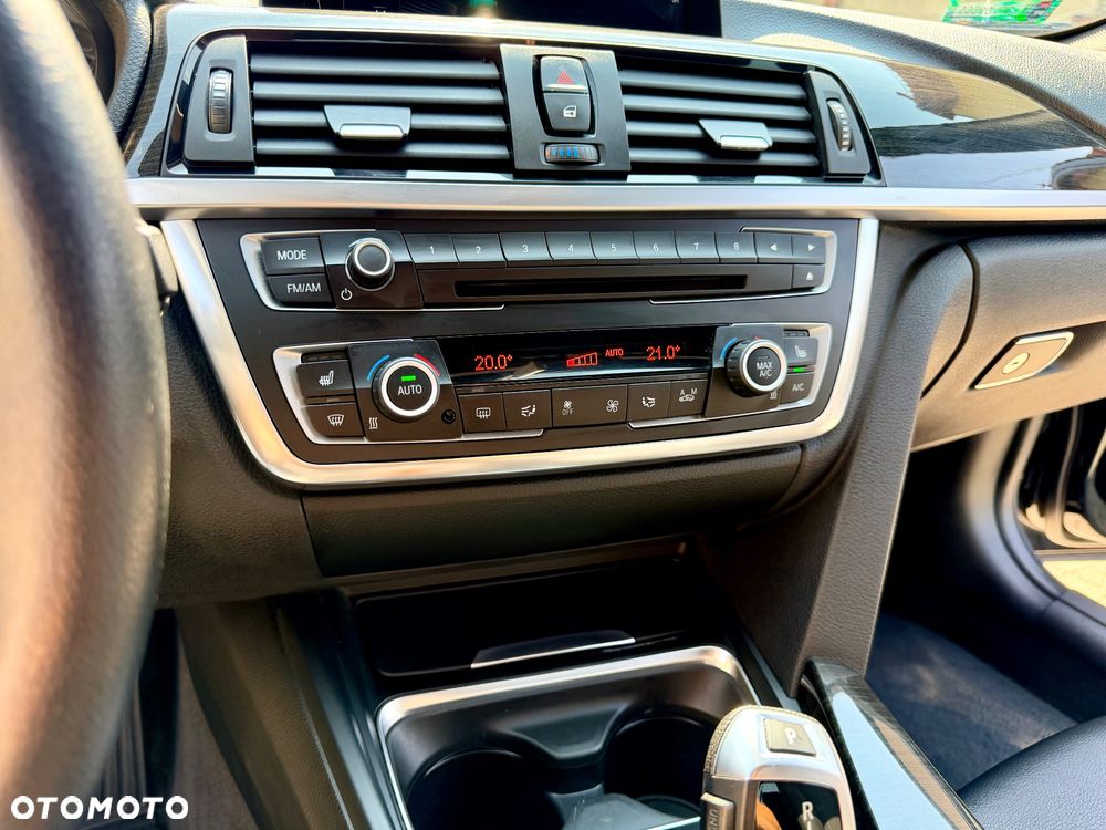 BMW Seria 3 328i xDrive Luxury Line - 16