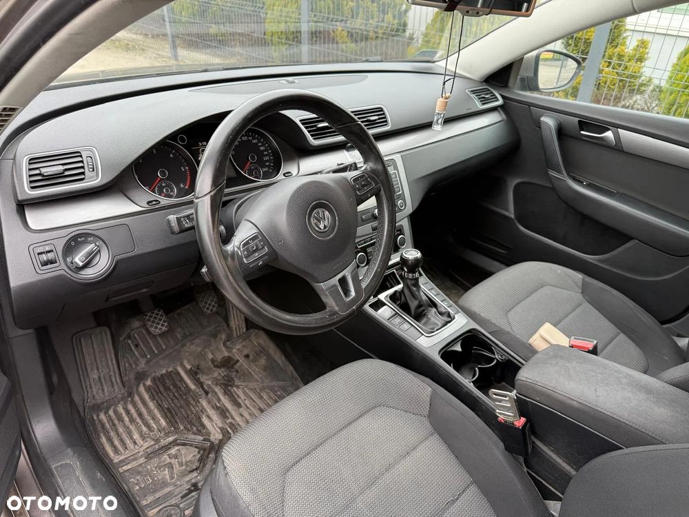 Volkswagen Passat - 9