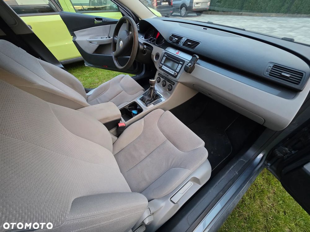 Volkswagen Passat 1.9 TDI Comfortline - 16