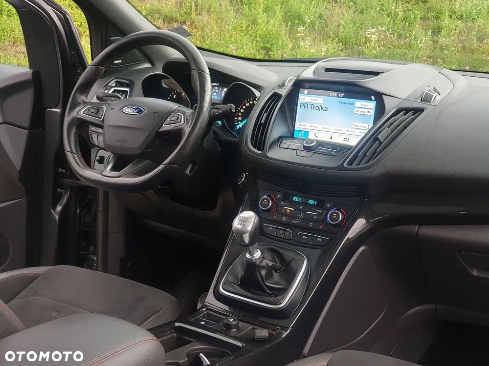 Ford Kuga 2.0 TDCi 4x4 ST-Line - 27