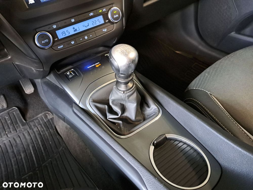 Toyota Avensis - 28