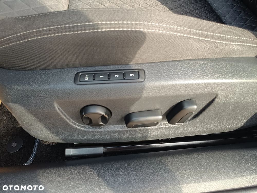 Skoda Superb Combi 2.0 TDI DSG Style - 22