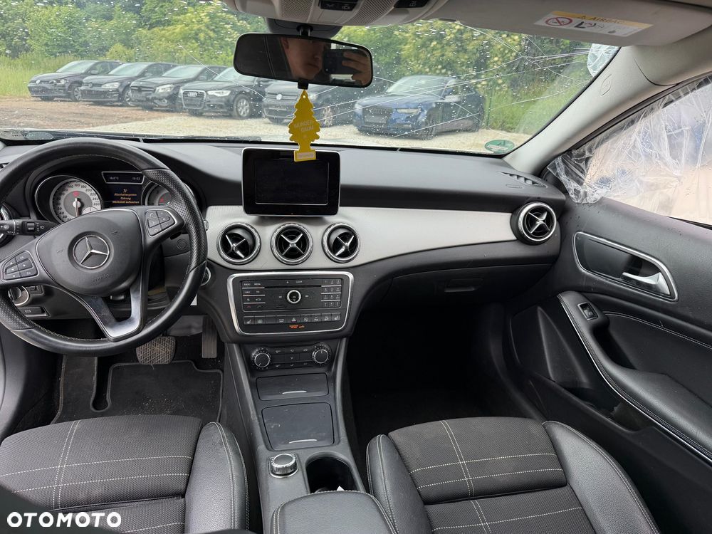 Mercedes-Benz GLA - 10