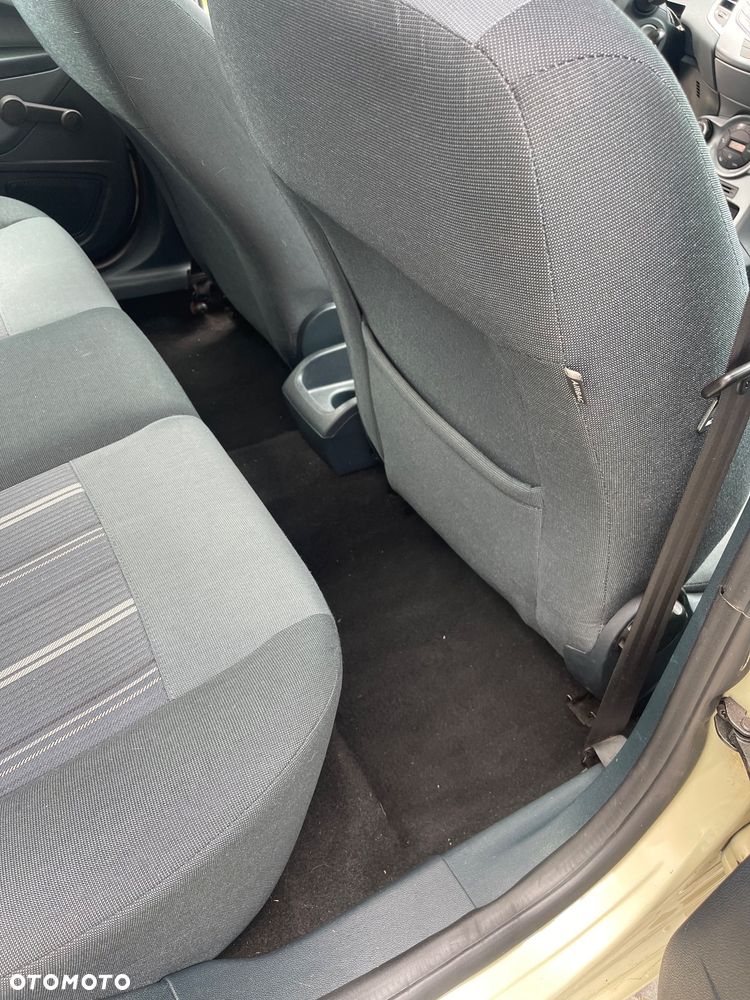 Ford Fiesta 1.25 Ghia - 19