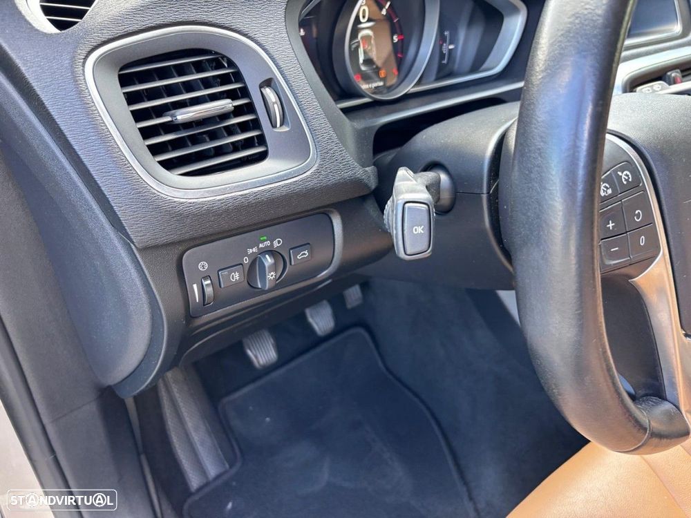 Volvo V40 Cross Country 2.0 D2 Pro - 16