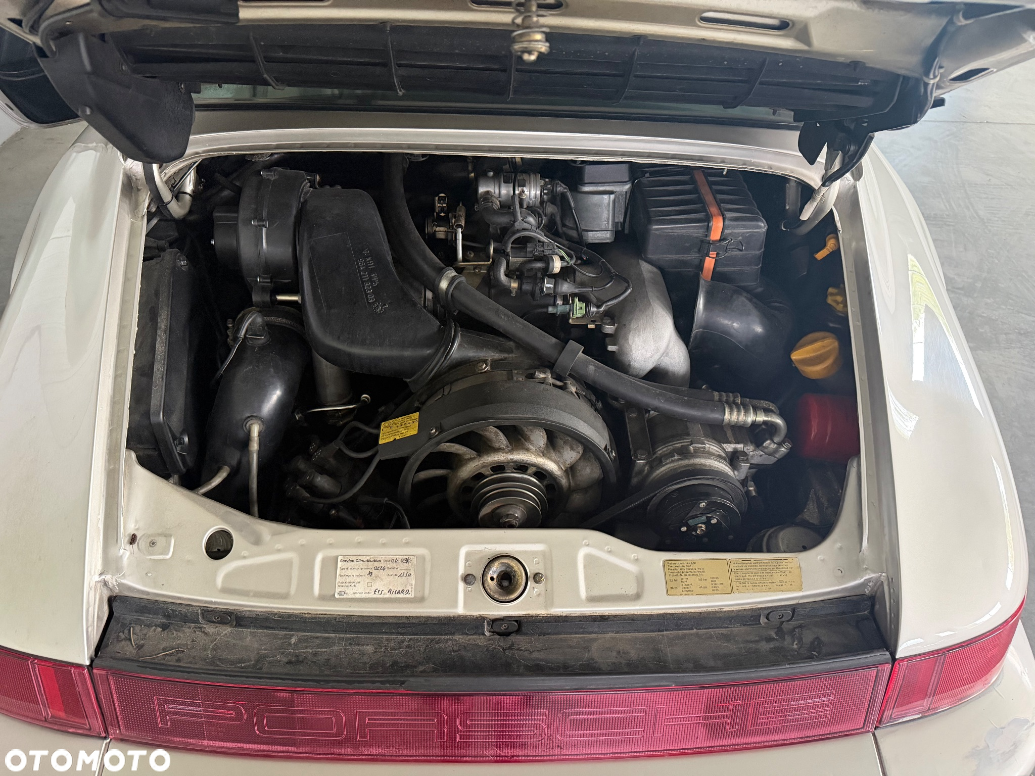 Porsche 911 Carrera 2 - 15