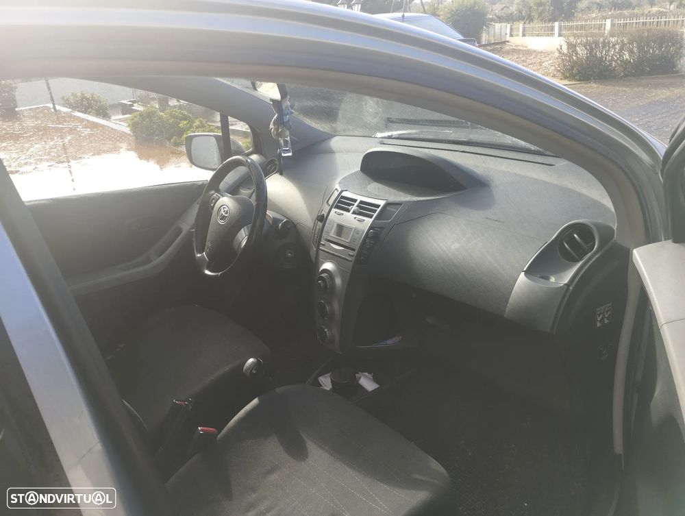 Toyota Yaris 1.0 VVT-i - 7