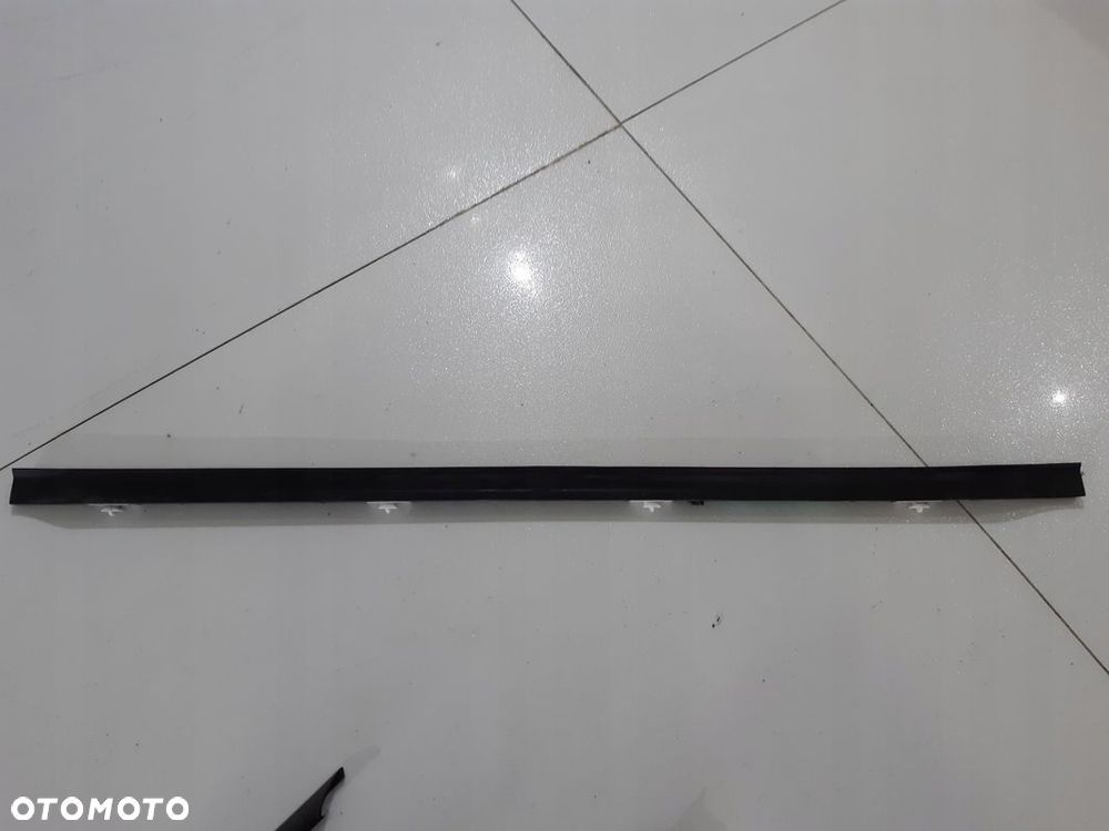 MERCEDES C KLASA LISTWA DRZWI TYŁ LEWA A2046903962 - 1