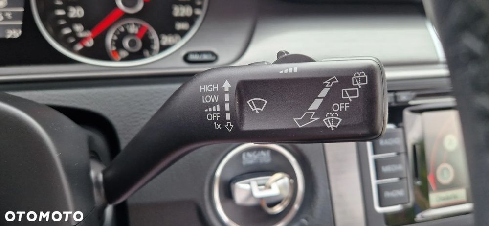 Volkswagen Passat 2.0 TDI Highline - 22