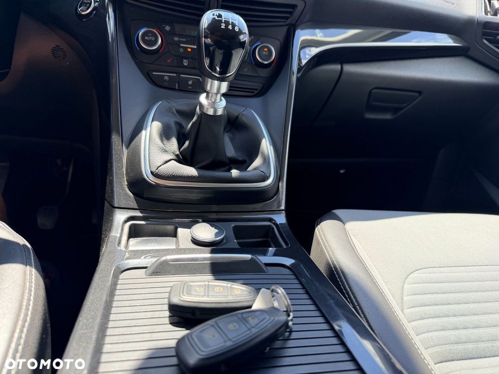 Ford Kuga - 25