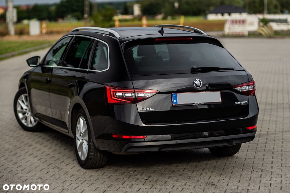 Skoda Superb 2.0 TDI Premium Edition - 12