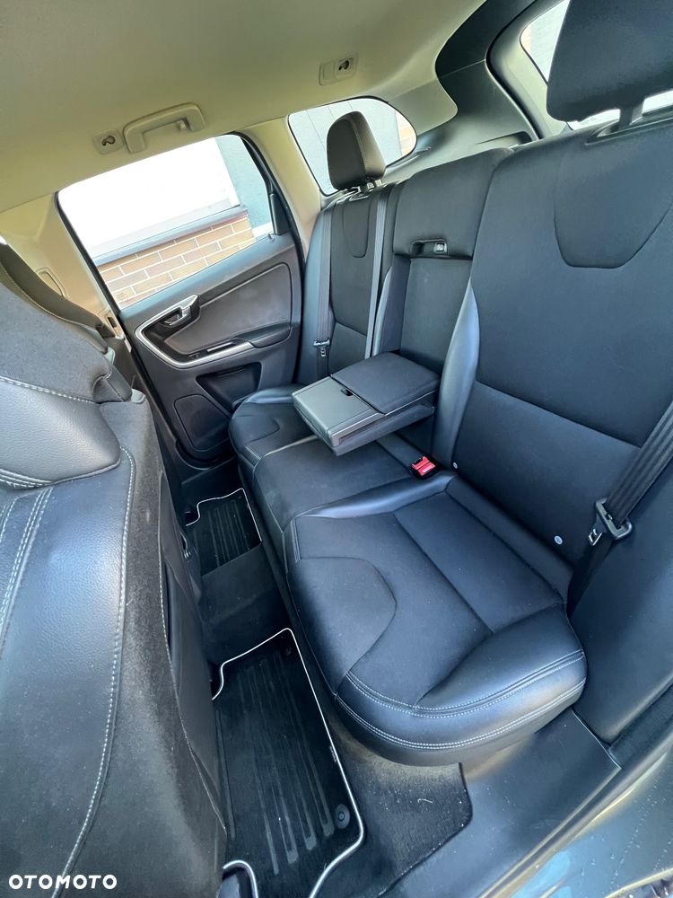 Volvo XC 60 D3 Geartronic Momentum - 8