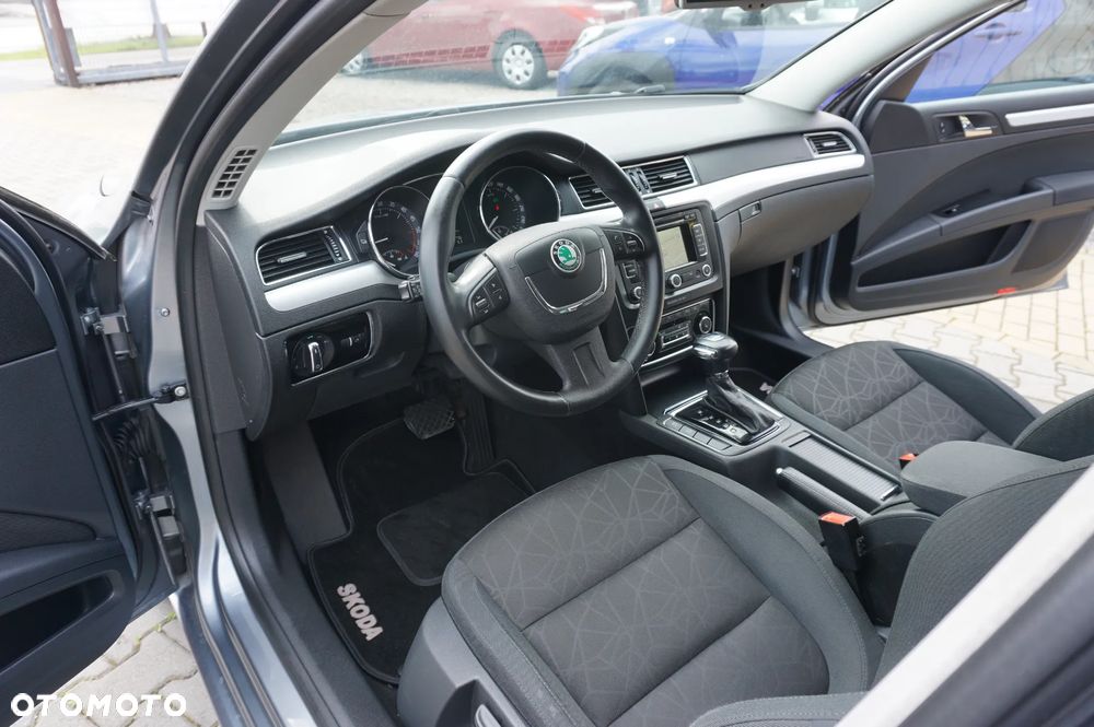 Skoda Superb 2.0 TDI DSG FAMILY - 19