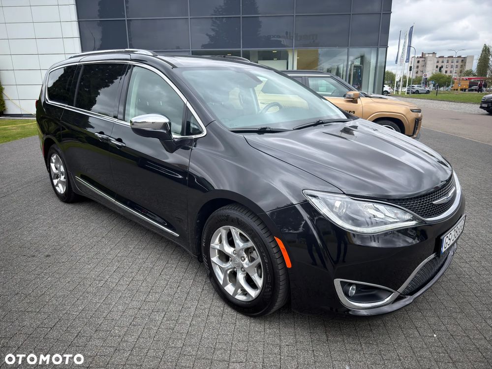 Chrysler Pacifica - 4