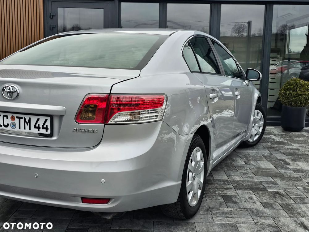 Toyota Avensis 1.8 Comfort - 36