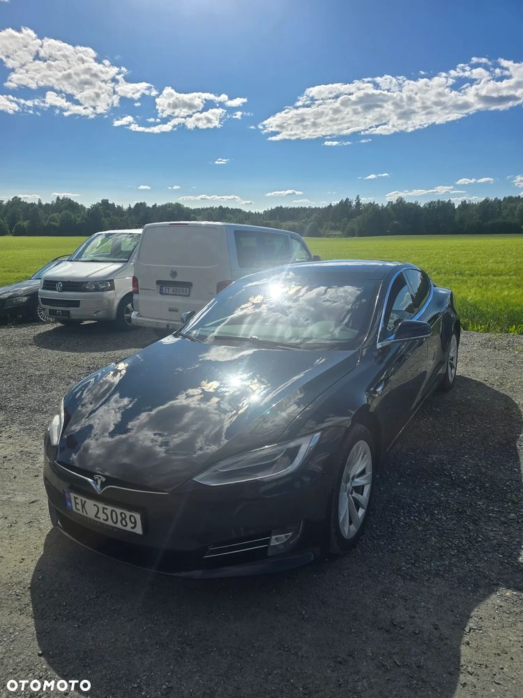 Tesla Model S - 4