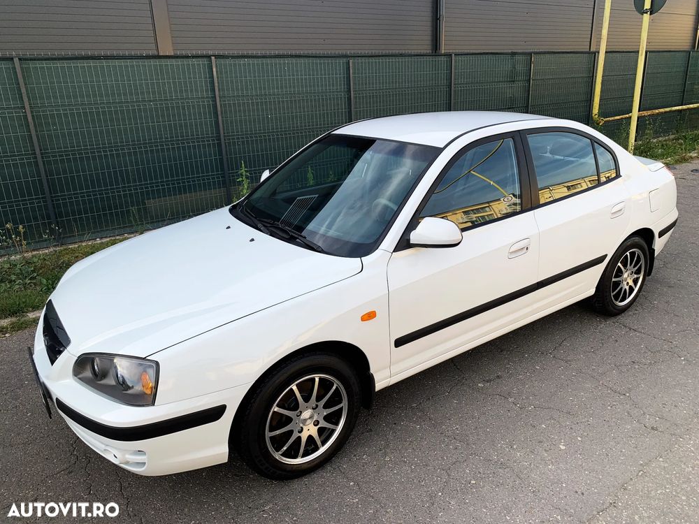 Hyundai Elantra - 2