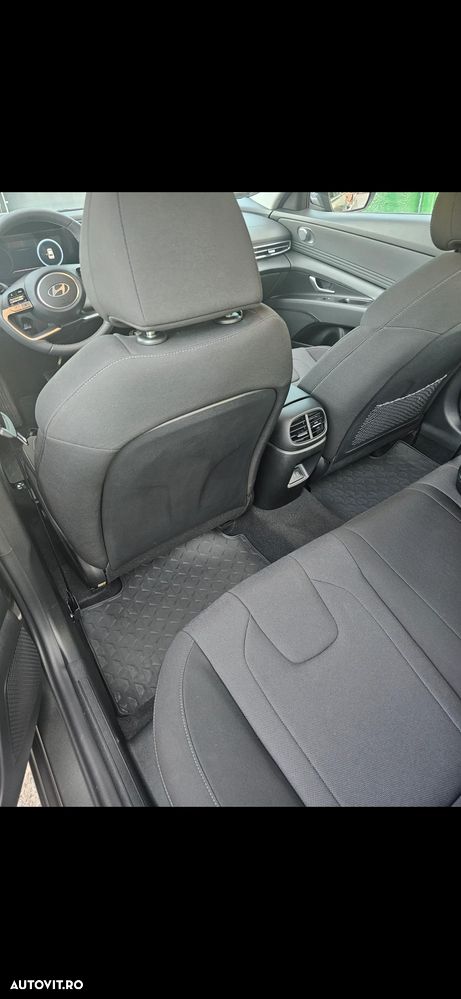 Hyundai Elantra 1.6 l 123 CP CVT Exclusive Navi - 31