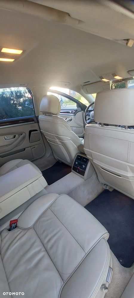 Audi A8 4.2 L Quattro - 25