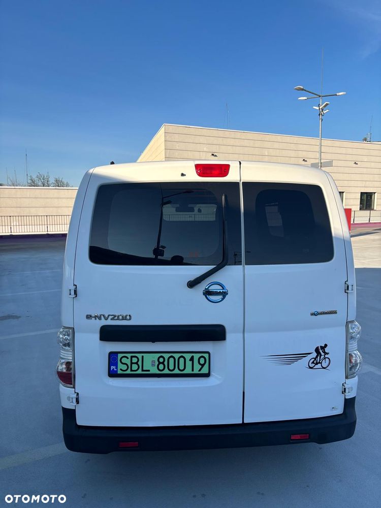 Nissan NV200 Evalia - 12